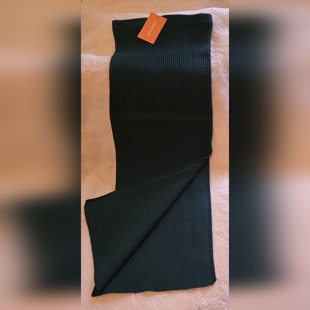 Ribbed Dark Green Knit Skirt With Side Slit